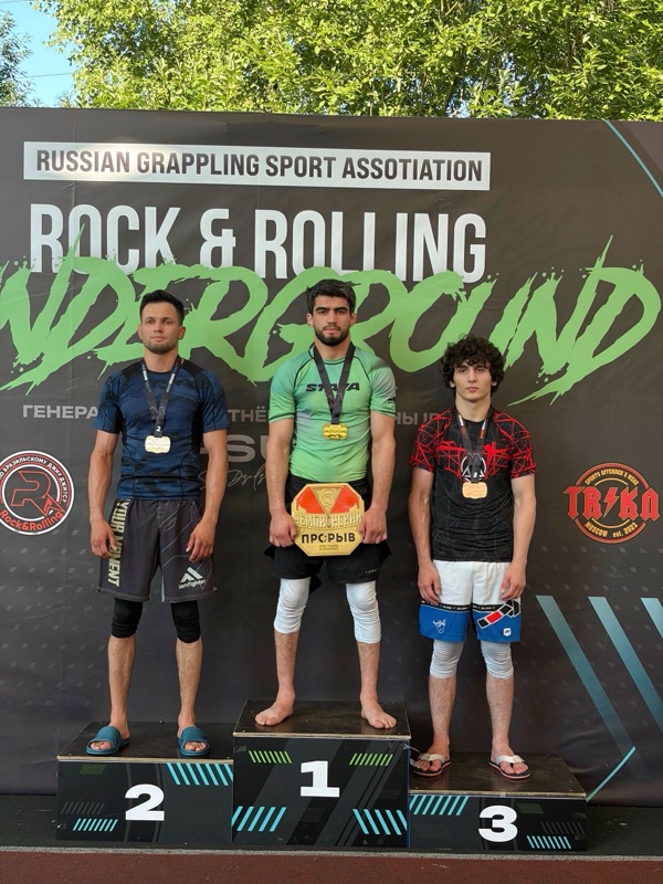 Наджмаддин на первой ступени пьедестала турнира Rock & Rolling Underground